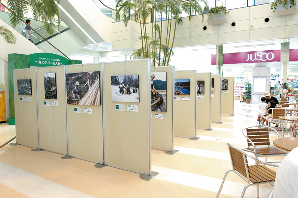 もりのくに・にっぽん運動
　　森の名手・名人展
