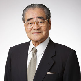 岡田卓也理事長