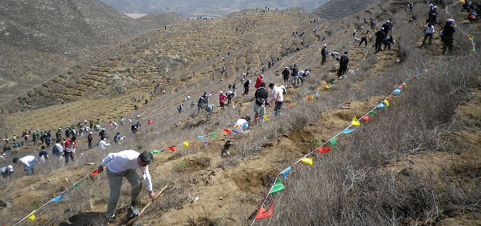 中国 北京 万里の長城植樹 | 公益財団法人イオン環境財団